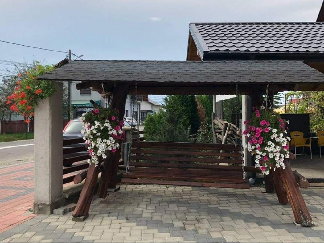 Enigma Bucovinei Hotel Vicovu de Jos Luaran gambar