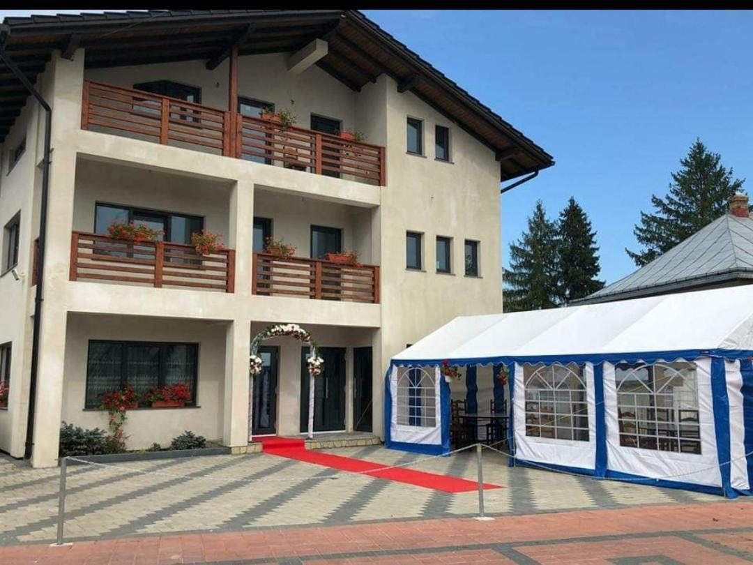 Enigma Bucovinei Hotel Vicovu de Jos Luaran gambar