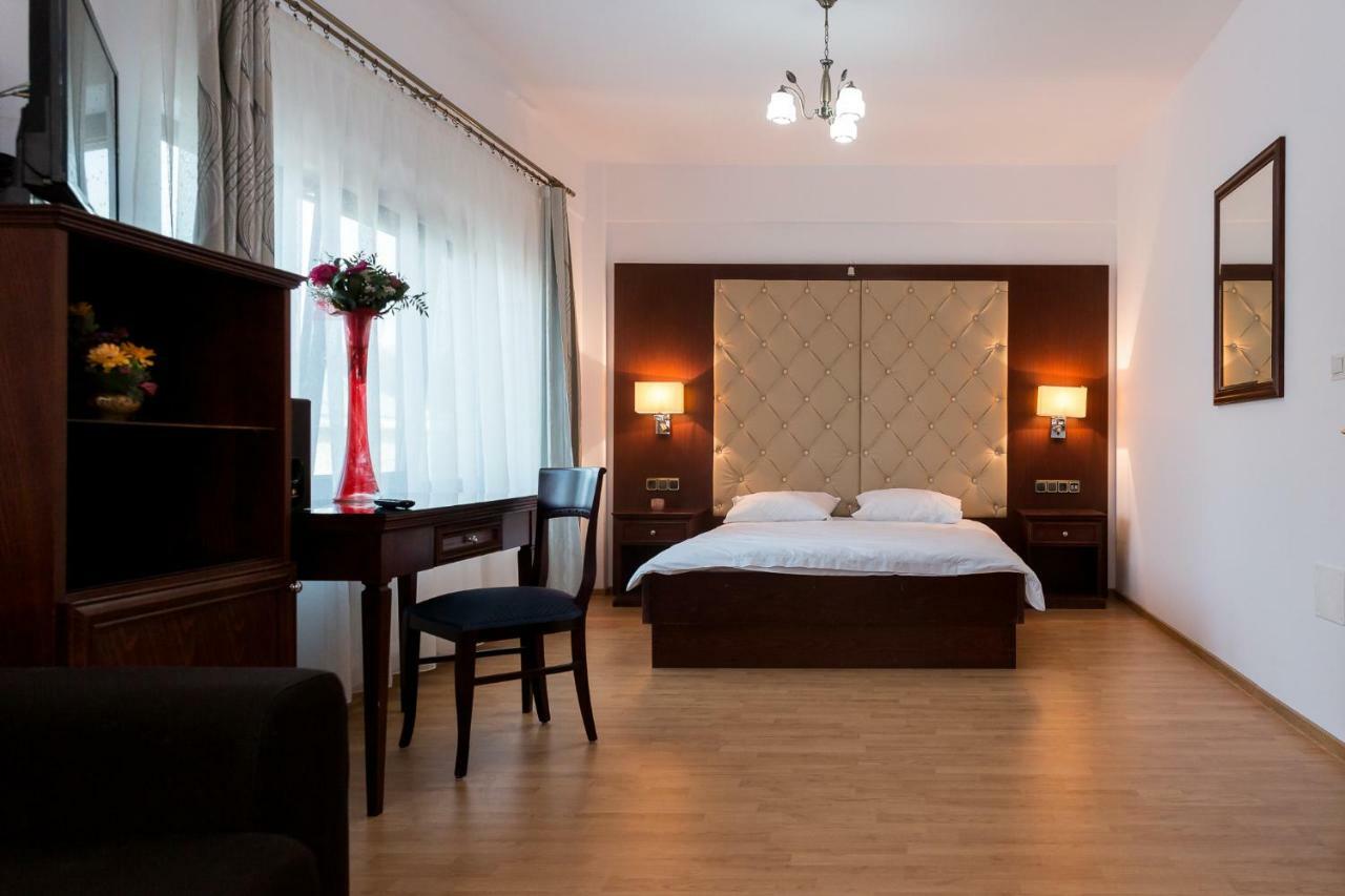 Enigma Bucovinei Hotel Vicovu de Jos Luaran gambar
