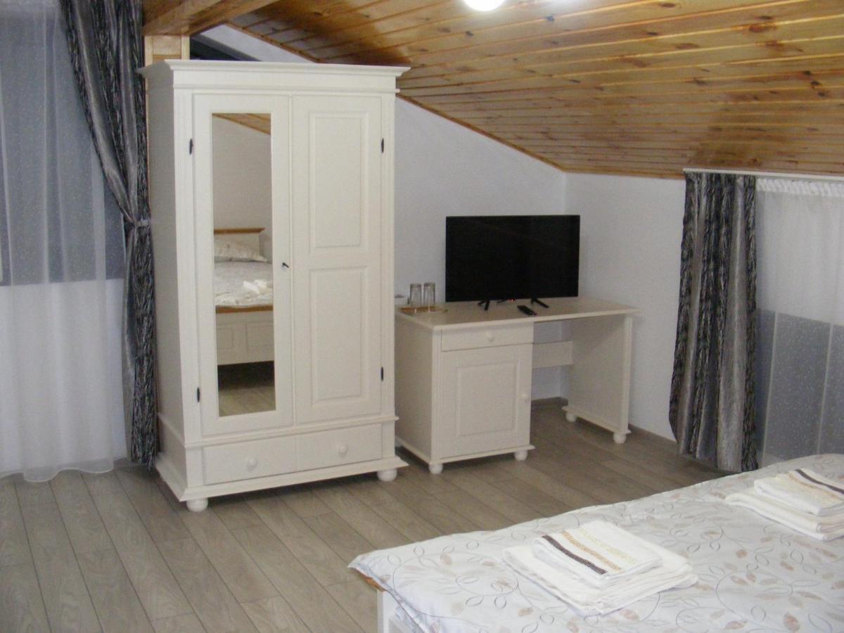 Enigma Bucovinei Hotel Vicovu de Jos Luaran gambar